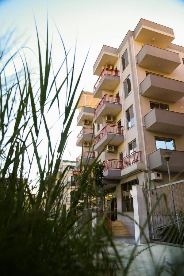 Hotel Vila Namiku Durrës Exterior foto